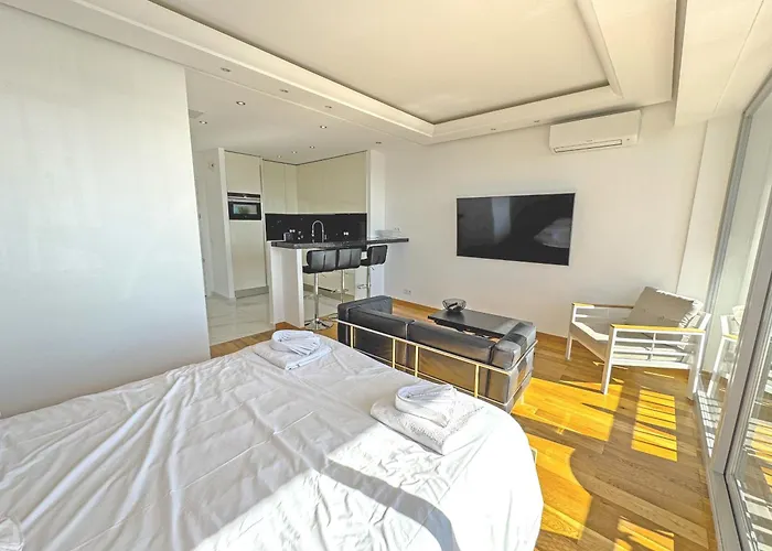 Cariatides Studio - Promenade Holiday